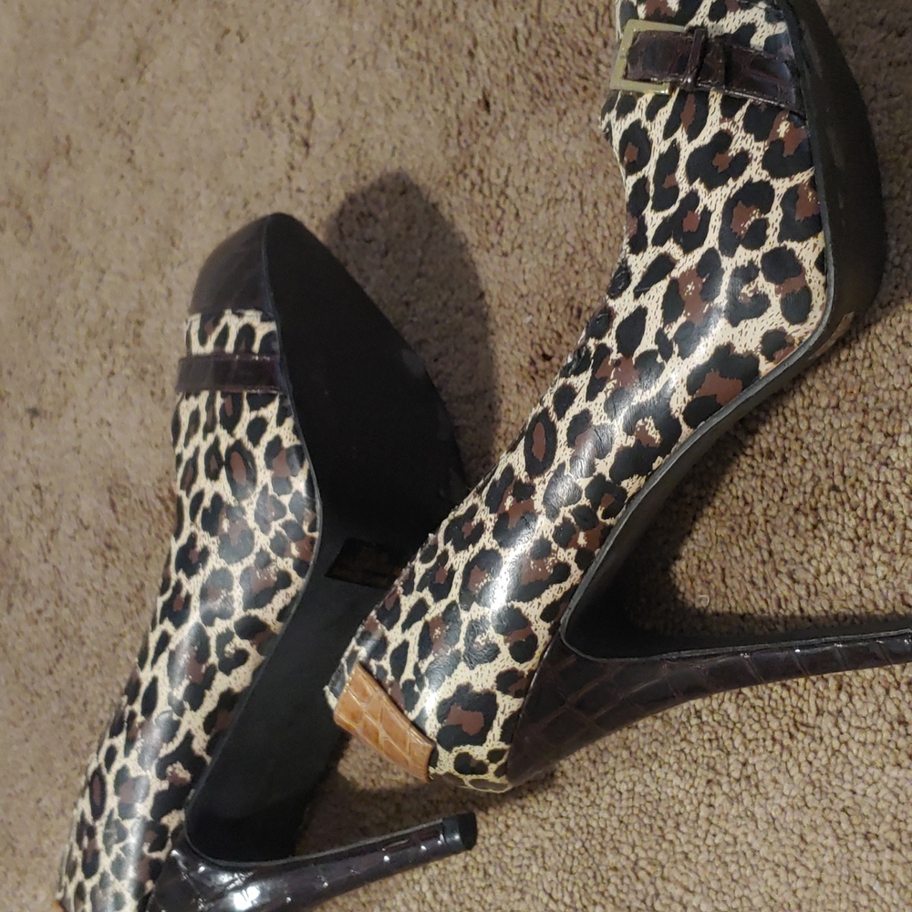 Pumps - Picture 3 of 4